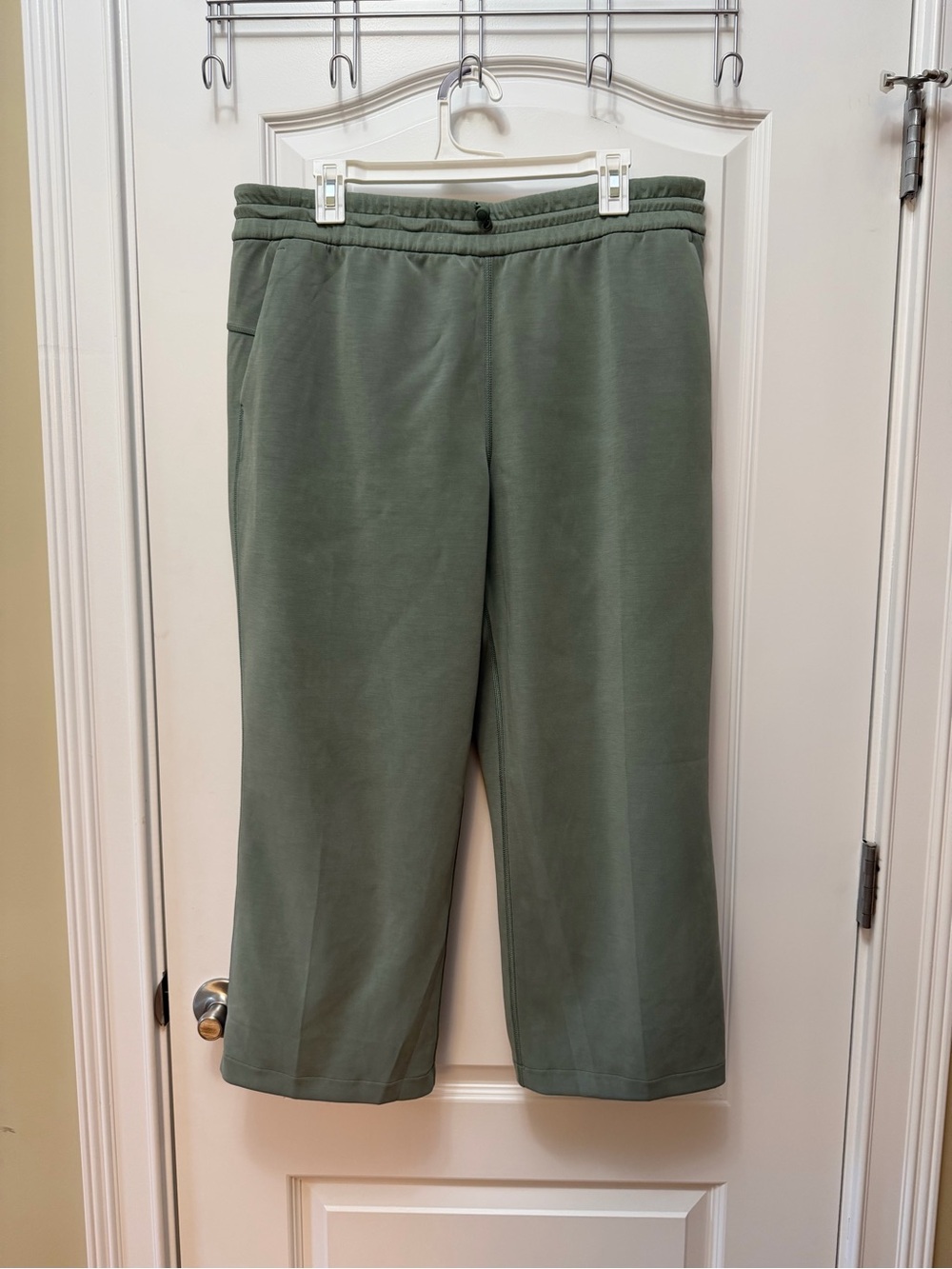 lululemon athletica Softstreme Cropped Wide-Leg Pants in Olive Green